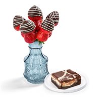 Berry Sweet Arrangement with a Treat